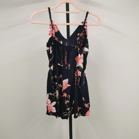 Floral  Romper - Picture 2 of 3